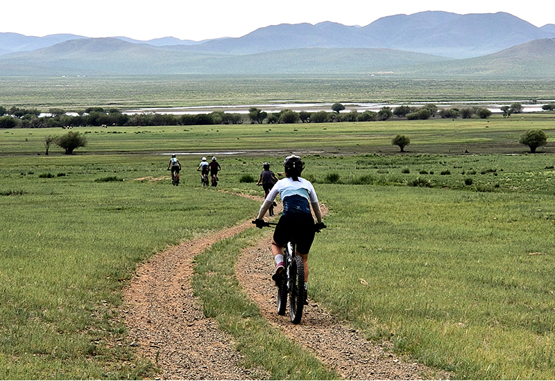 Mountain biking tour in Mongolian grassland